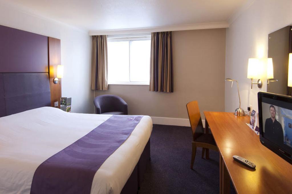 Premier Inn London Ealing Brentford Oda fotoğraf