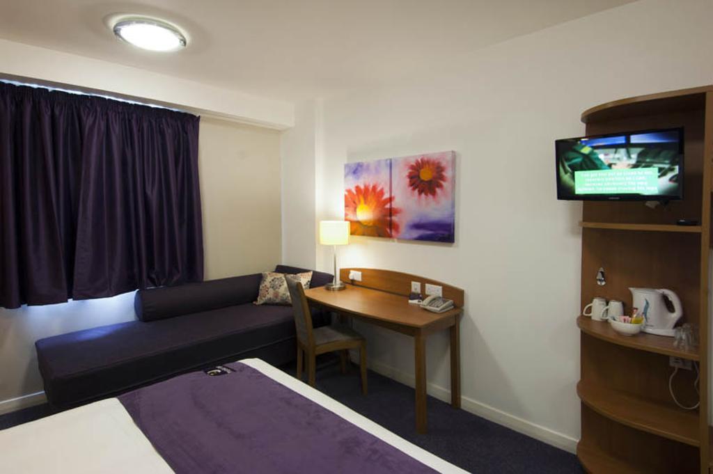 Premier Inn London Ealing Brentford Oda fotoğraf