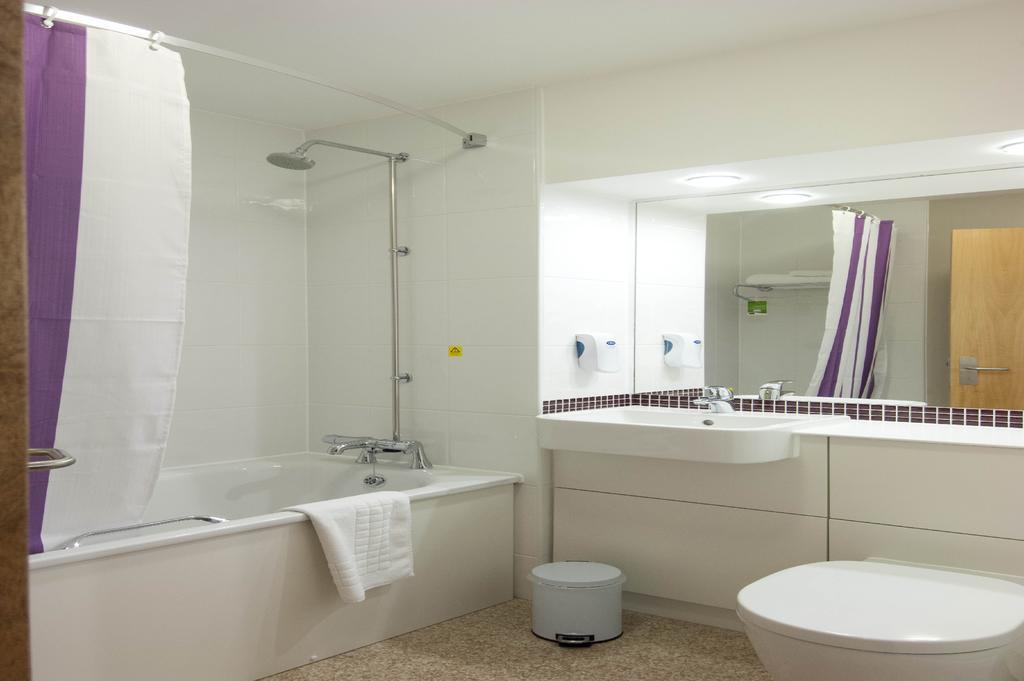 Premier Inn London Ealing Brentford Oda fotoğraf